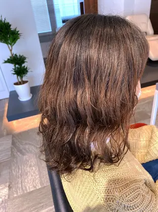 ミディアム パーマ 安田 菜摘のヘアスタイル