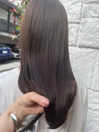 セミロング カラー カジュアルを女っぽく 𝗮𝘆𝗮𝗰𝗼のヘアスタイル