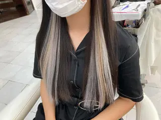 ロング 白髪ぼかしハイライト めさきすずなのヘアスタイル