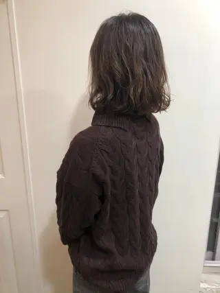 ミディアム パーマ MIOベージュカラー 柔らかいカラーのヘアスタイル