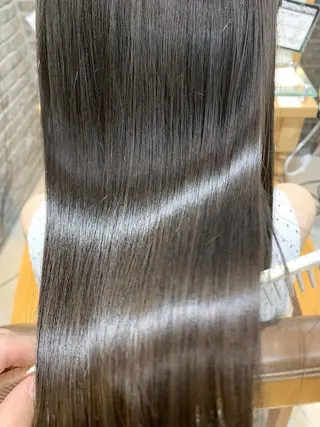 ロング カラー 山内 愛可のヘアスタイル