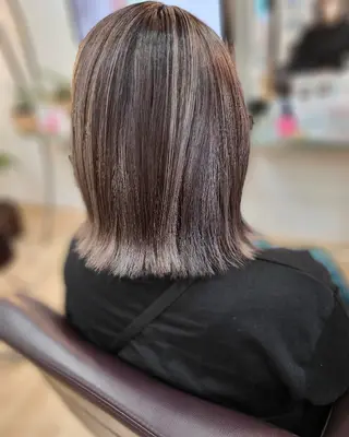 ミディアム シ マのヘアスタイル