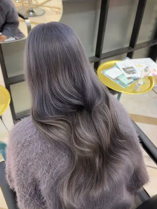 ロング カラー せいと/ウルフ/ ハイトーン/艶髪のヘアスタイル