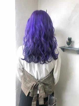 セミロング カラー パーマ ヘアアレンジ 推し活専用 【派手髪】飯野ゆかりのヘアスタイル