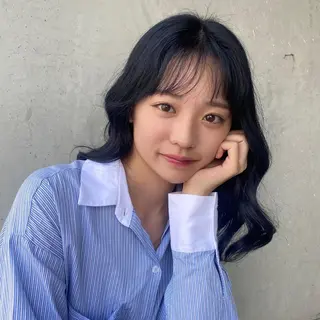 セミロング カラー annuy🪐 HINAのヘアスタイル