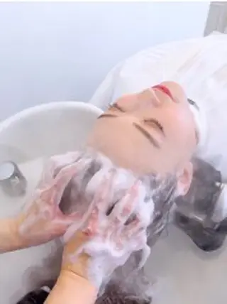 Qmee所属・Shun 透明感カラ ー/似合わせカットのヘアスタイル