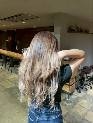 ロング 朝斗/ブリーチなし ・Wカラー・エクステのヘアスタイル