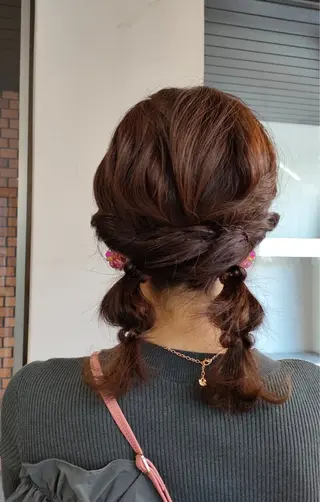 ミディアム ヘアアレンジ au美容室所属・au栄矢場町 水素髪質改善Tのヘアスタイル