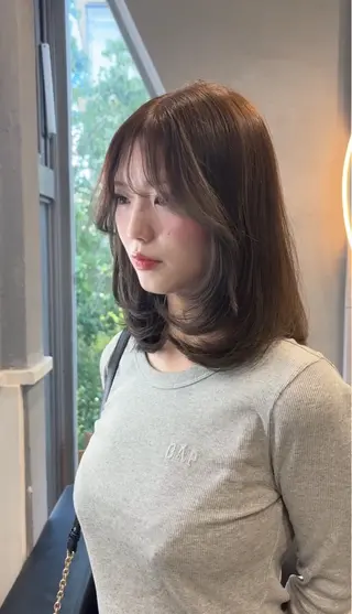 セミロング 韓国ヘア/ブリーチ無 しWカラー/オリーブのヘアスタイル