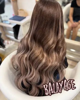 ロング KR2S北野田所属・艶カラー🫧/シール エクステRYOKAのヘアスタイル