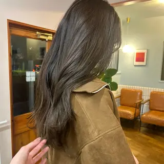 ロング カラー MUKU 市川 莉花のヘアスタイル