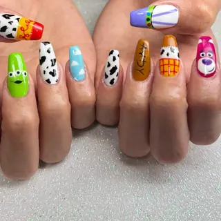 ネイル VIERU 🌈🎀💖のネイルデザイン