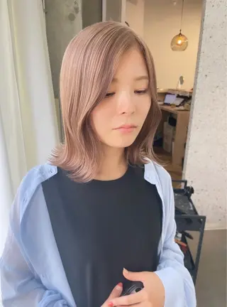 ミディアム 有人/バレイヤージュ /シャドールーツのヘアスタイル