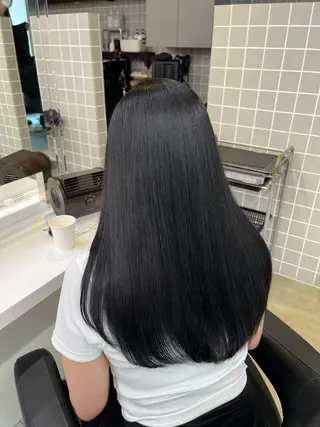 セミロング 寒色＆ブリーチ特化 寒色MiOのヘアスタイル