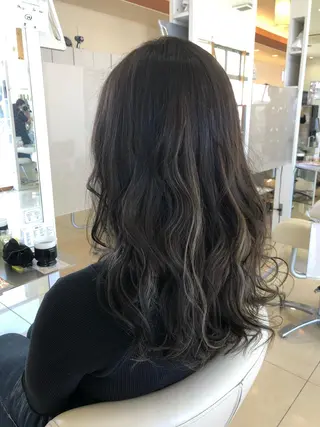 カラー 牧野 佳樹のヘアスタイル