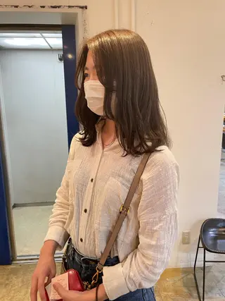 ミディアム カラー MIOベージュカラー 柔らかいカラーのヘアスタイル