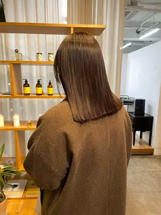 ミディアム mina / 透明感ベージュカラーのヘアスタイル