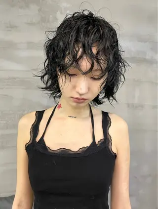 ショート パーマ デザインカラー⭐︎★ 🐆hyo🐆のヘアスタイル