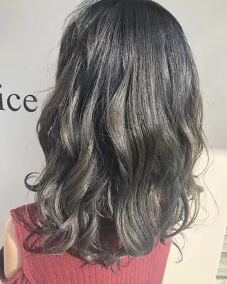 カラー 早川 真幸のヘアスタイル