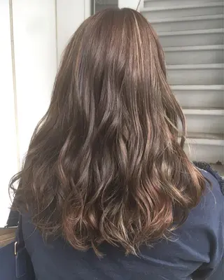 ロング カラー 榎園 由美のヘアスタイル
