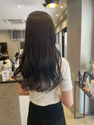 ロング 紅/艶カラー/ 透明感カラーのヘアスタイル