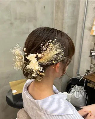 セミロング ヘアアレンジ 艶髪/ハイトーン/ ヘアセット/モエノのヘアスタイル