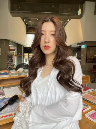 ロング カラー 倉辻 香奈子のヘアスタイル