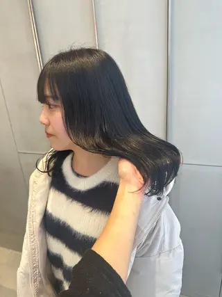 セミロング カラー ミオ💎透ける暗髪/ ブリーチなしWカラーのヘアスタイル