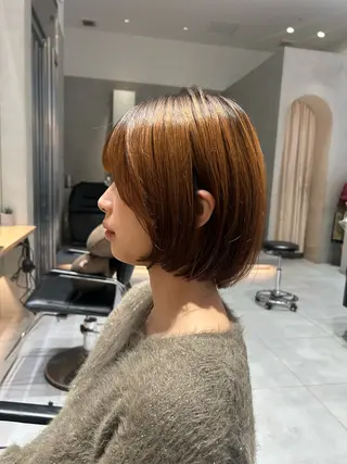 ショート yoko/レイヤー /小顔ボブ／艶カラーのヘアスタイル