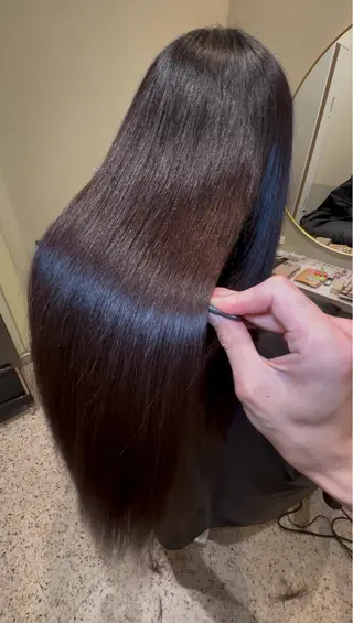 ロング 奥本 侑 ハイトーン、髪質改善のヘアスタイル