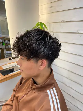 ショート パーマ メンズ 小林 崇雅　ダウンパーマのヘアスタイル