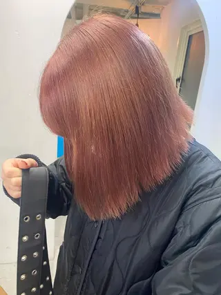 ミディアム ミルクティーベージュ outaのヘアスタイル