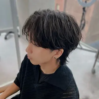 ミディアム メンズ フェザー/ゆるふわ パーマ/鐘ヶ江 航青のヘアスタイル