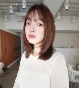 ミディアム 吉田 愛美のヘアスタイル