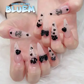 ネイル BLUEM なな🐶のネイルデザイン