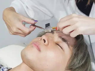 アイブロウ ハーブピーリング/韓国肌管理/フェイシャル/毛穴洗浄/眉毛/顔脱毛【糸脱毛専門】rev所属・ハーブピーリング🌹 毛穴洗浄❤️眉waxのエステ・リラクイメージ