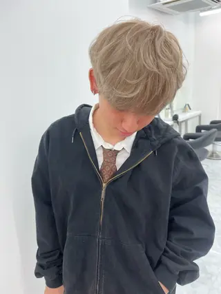 カラー ユイ☆ハイトーン ☆ブリーチデザインのヘアスタイル