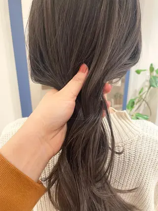 セミロング カラー 🩰オリーブ/ ベージュ松本咲花🩰のヘアスタイル