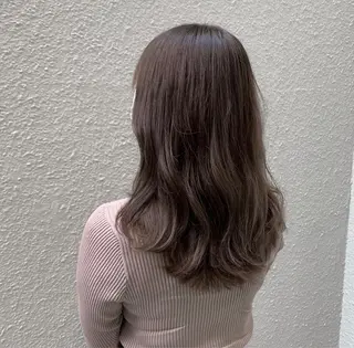 ミディアム ブリーチなしカラー/ 顔周りレイヤーカットのヘアスタイル