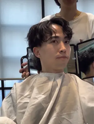 ショート パーマ モナン新宿所属・曲がる縮毛 メンズ 毛流れ 佐々木 優のヘアスタイル