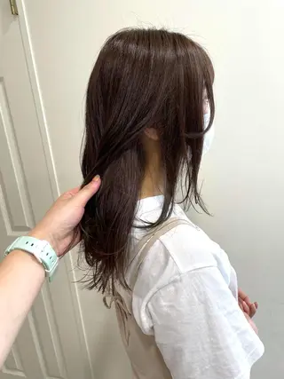 ミディアム カラー MIOベージュカラー 柔らかいカラーのヘアスタイル