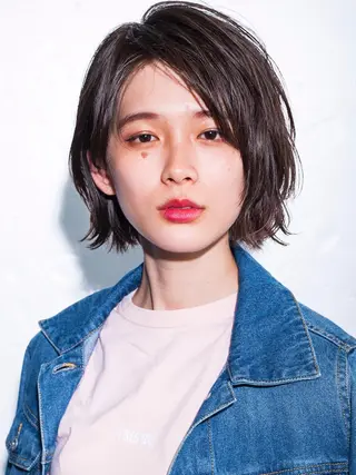 ショート カラー オカダミチヨシ 波巻きフレンチパーマのヘアスタイル