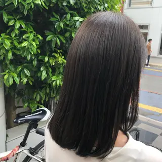 ミディアム カラー 山崎 絵莉香のヘアスタイル