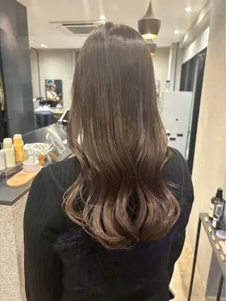 ロング 紅/艶カラー/ 透明感カラーのヘアスタイル