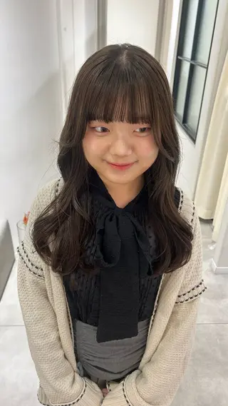 セミロング カラー オリーブベージュ/ ブリーチなし透明感のヘアスタイル