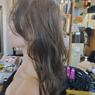 セミロング カラー フリーランス所属・韓国ヘア レイヤー くびれヘアMATSUのヘアスタイル