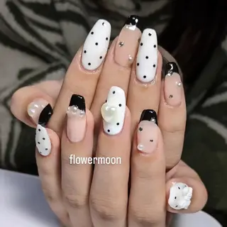 ネイル フラワー ムーンのネイルデザイン