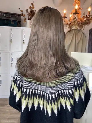 ロング REBECCA 宮崎伊玖のヘアスタイル