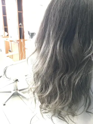 セミロング カラー 白髪ぼかしハイライト 柳川拓哉のヘアスタイル