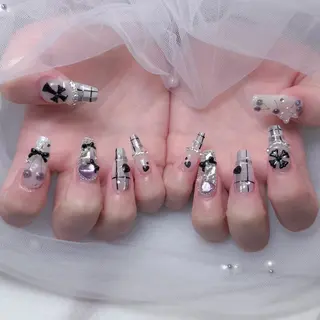 ネイル Nail Share Salon Mariris所属・ユカ𖤐nail 堺筋本町/心斎橋のネイルデザイン